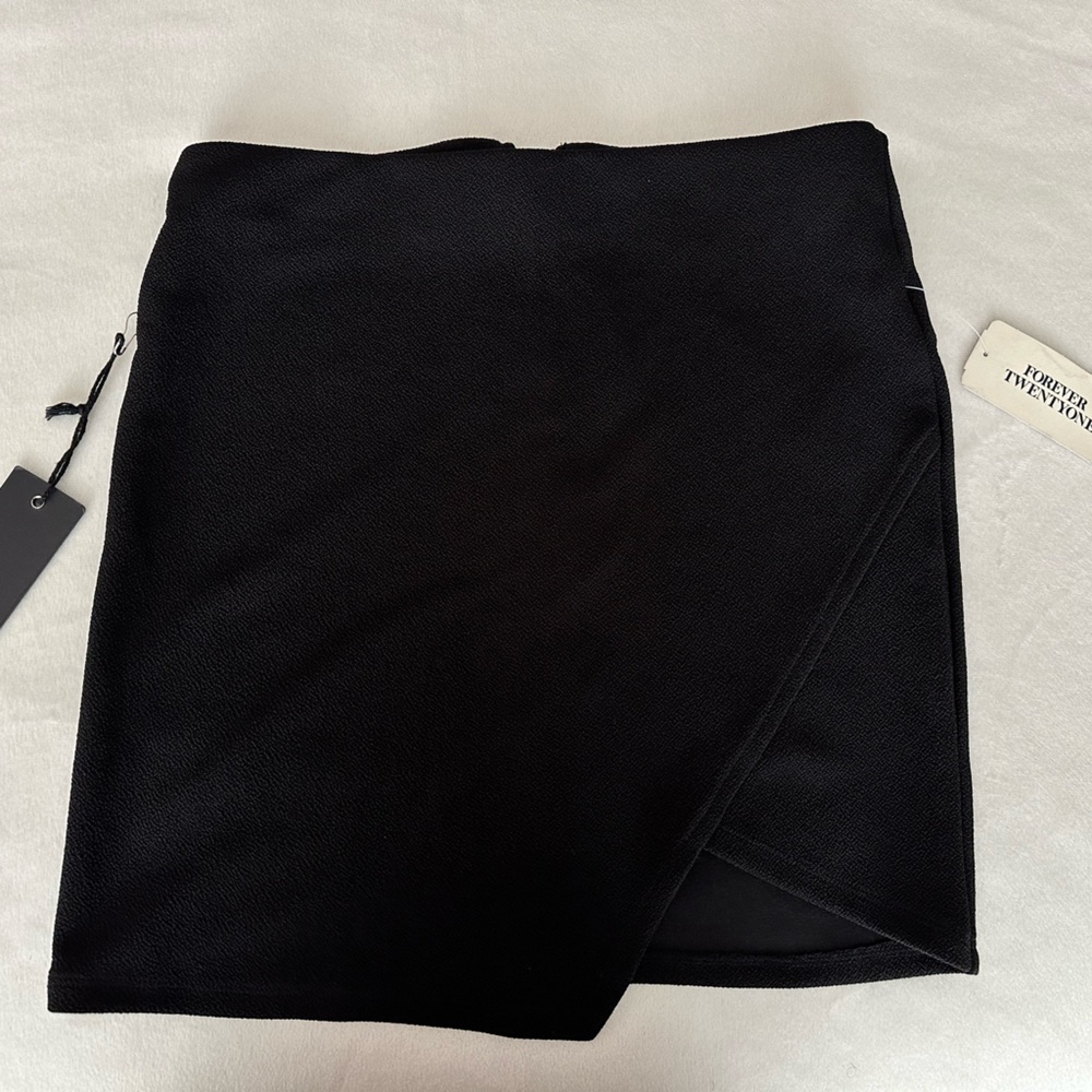 Black slit skirt